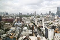 Landschaft von Fukuoka Stadtbild mit städtischen Gebäuden, Wolkenkratzern in Japan. — Stockfoto