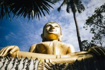 Low angle view of large golden Buddha at temple,Tham Krabok, Thailand. — Stock Photo