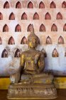 Wat si saket Sammlung von Statuen in Wandnischen, vientiane, laos — Stockfoto