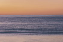 Paysage marin, vue sur l'horizon au-dessus de la surface de l'eau . — Photo de stock