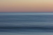 Морской пейзаж, вид на горизонт над поверхностью воды . — стоковое фото