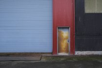Colorfully painted warehouse exterior, doorway and loading area, Seattle, Washington — Stock Photo