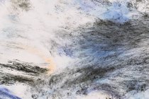 Абстрактный крупный план инвертированного изображения быстротекущей речной воды, река Норт-Форк-Сноквалми, недалеко от Норт-Бенда, штат Вашингтон — стоковое фото