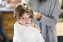 Mother cutting hair to adorable son at home — Stock Photo