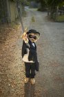 Jovem usando um traje Zorro — Fotografia de Stock