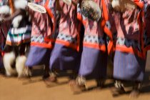 Großaufnahme von Tänzern in traditioneller Kleidung, Königreich Swasiland, Südafrika. — Stockfoto