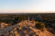 Boy overlooking amazing landscape of Galisteo Basin, Santa Fe, NM — Stock Photo
