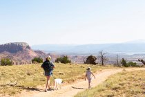 Family hiking on the Chimney Rock trail through a protected canyon landscape — Stock Photo