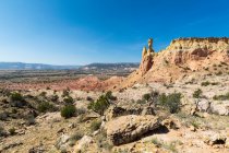 Cheminée Rock et mesa, point de repère dans un paysage protégé de canyon — Photo de stock