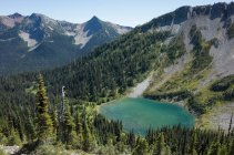 View of Hopkins Lake in a valley from the Pacific Crest Trail — Stock Photo