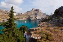 St Pauls Harbour, beach and Acropolis, Lindos Rhodes Greece — Stock Photo