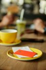 Credit card and bill on cafe table, close-up view — Stock Photo