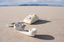 Oldtimer-Telefon auf Salzplatte. — Stockfoto