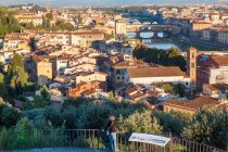 Vista de la ciudad desde Piazza Michelangelo, Florencia, Toscana, Italia. - foto de stock