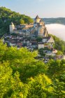 Névoa matinal, Chateau de Castelnaud, Castelnaud, Dordogne, Aquitaine, França — Fotografia de Stock