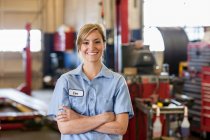 Portrait of young female Caucasian mechanic in auto repair shop — Stock Photo