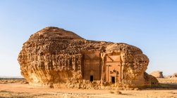 Hegra, également connu sous le nom de Madain Salih, site archéologique, tombes rupestres sculptées de roche nabatéenne — Photo de stock