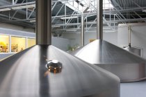Interior of brewery, large steel storage tanks for brewing beer. — Fotografia de Stock