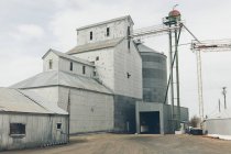Silos de grano, edificios en Washington rural - foto de stock