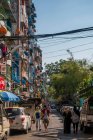 Rua movimentada no centro de Rangum, Mianmar — Fotografia de Stock