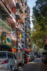 Зайнята вулиця в центрі Янгона (М 