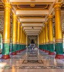 Golden pillars inside Shwedagon Pagoda in historic Temple Complex, Yangon, Myanmar — Stock Photo