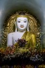 Estatua de Buda en Shwedagon Pagoda, Yanngon, Myanmar - foto de stock
