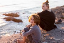 Teenage girl and young brother at sunset, Walker Bay Reserve, South Africa — Stock Photo