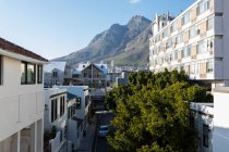 Vista da Montanha da Mesa a partir de uma janela do hotel na Cidade do Cabo — Fotografia de Stock