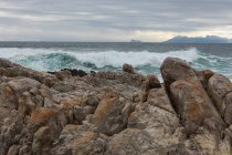 Rock formations and ocean, De Kelders, Western Cape, Afrique du Sud. — Photo de stock