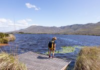 Young boy on boat launch, Stanford Valley Guest Farm, Stanford, Western Cape, South Africa. — Foto stock