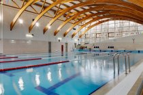 Indoor swimming pool with marked lanes, flat calm water — Stockfoto