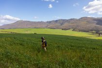Young boy walking, Stanford Valley Guest Farm, Stanford, Western Cape, South Africa. — Foto stock