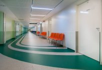 Corridor and waiting areas of a modern hospital with seating — Stock Photo