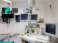Modern well equipped operating theatre in a new hospital. — Foto stock