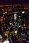 Die Stadt New York City, Manhattan, Luftaufnahme bei Nacht. — Stockfoto
