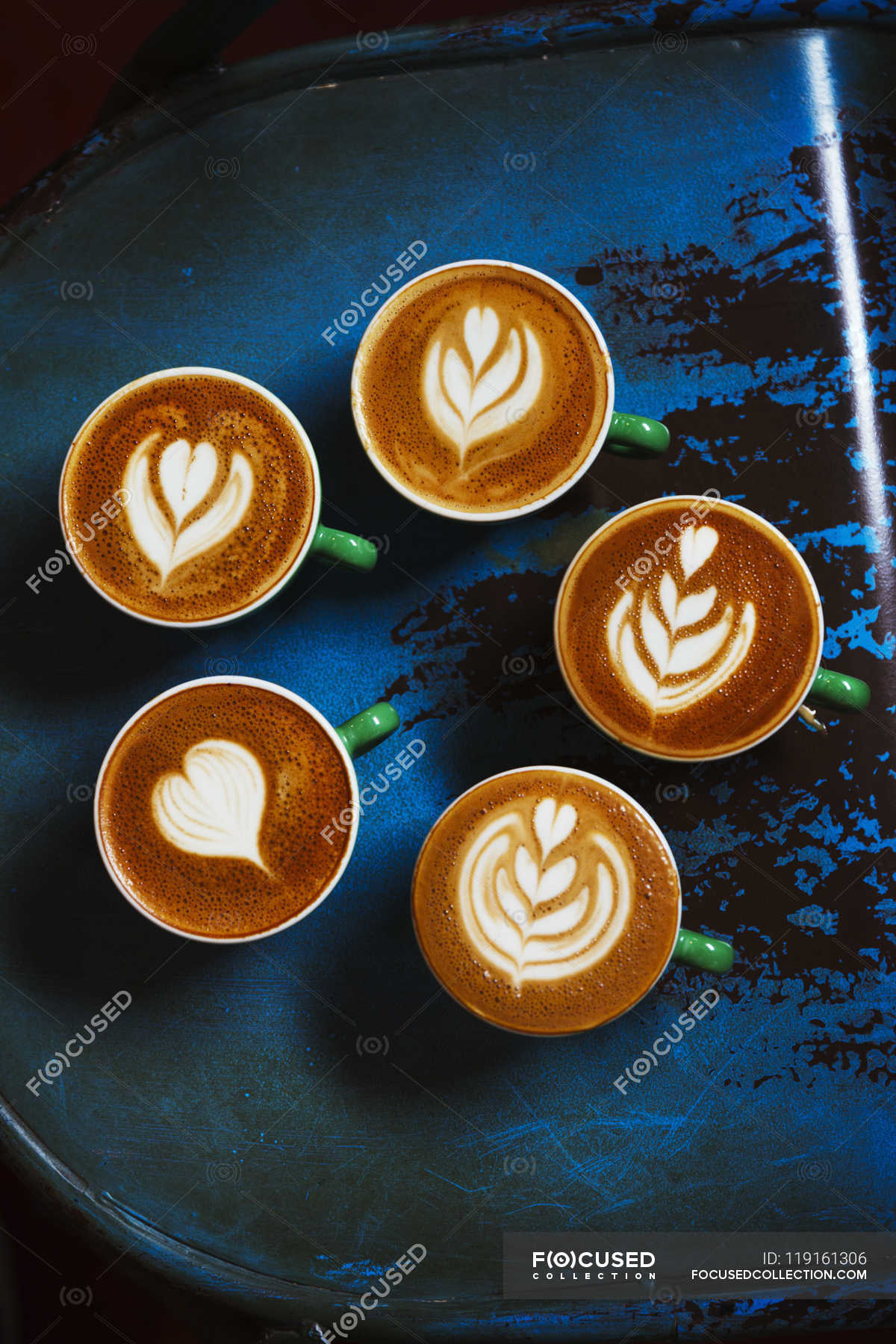 Чашки кофе с видом сверху — кофе чашка, Цветной фон - Stock Photo ...