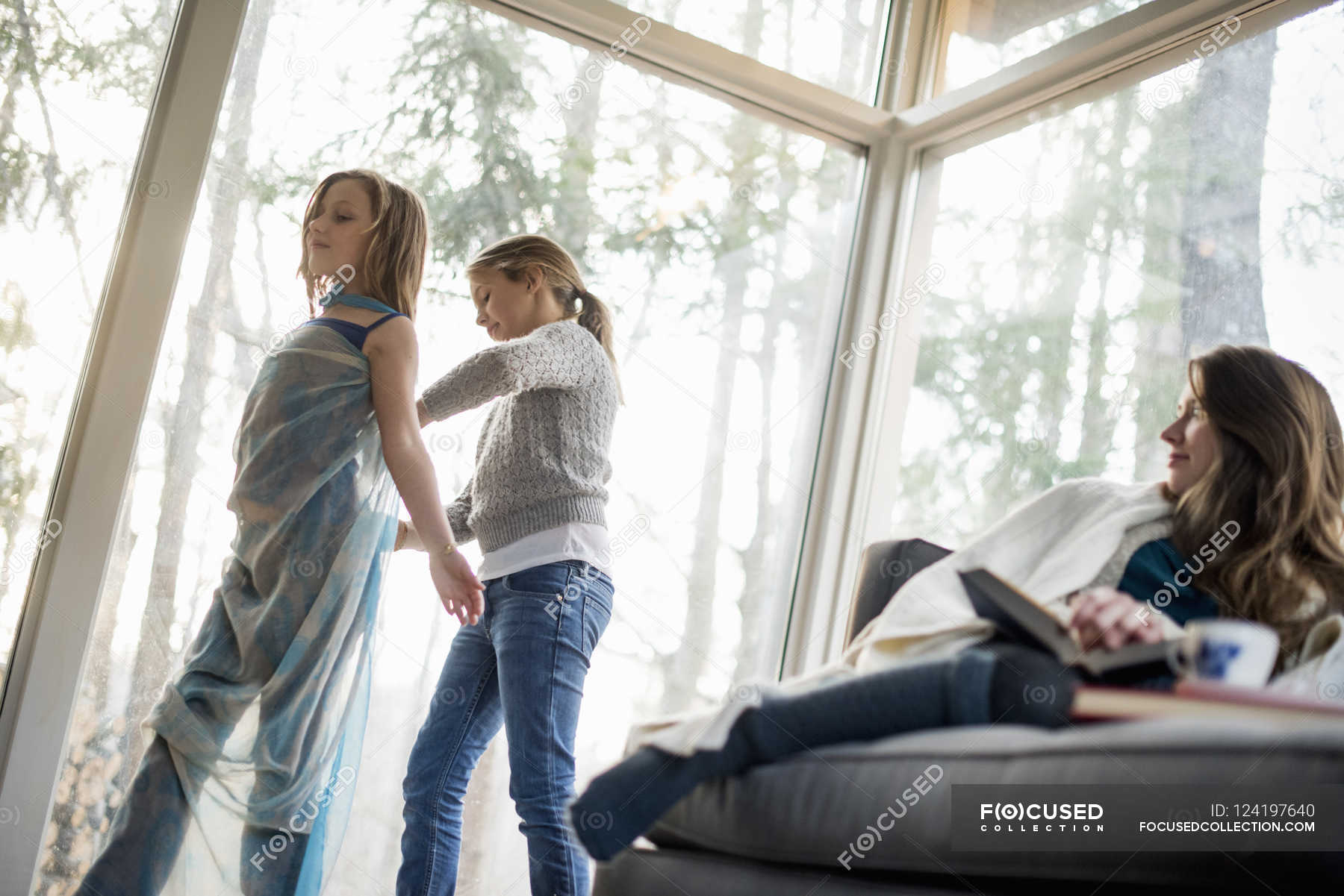 Girls in living room — tilt, Enjoyment - Stock Photo | #124197640