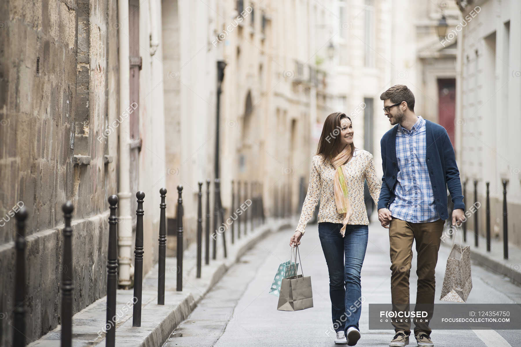 Счастливая молодая пара. It was a couple of weeks. Мемы про миллениалов. Красивая улыбка пара. Stubborn person photo.