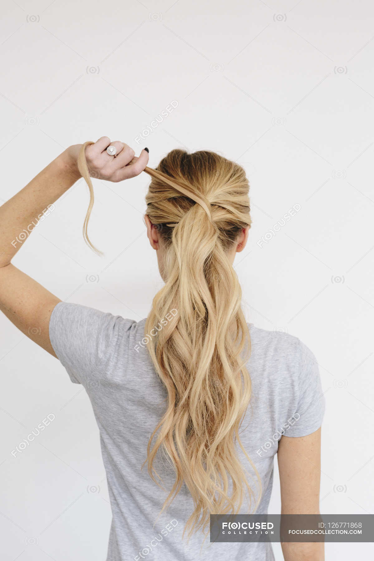 Woman with blond hair tied in ponytail — wavy hair, long - Stock Photo |  #126771868