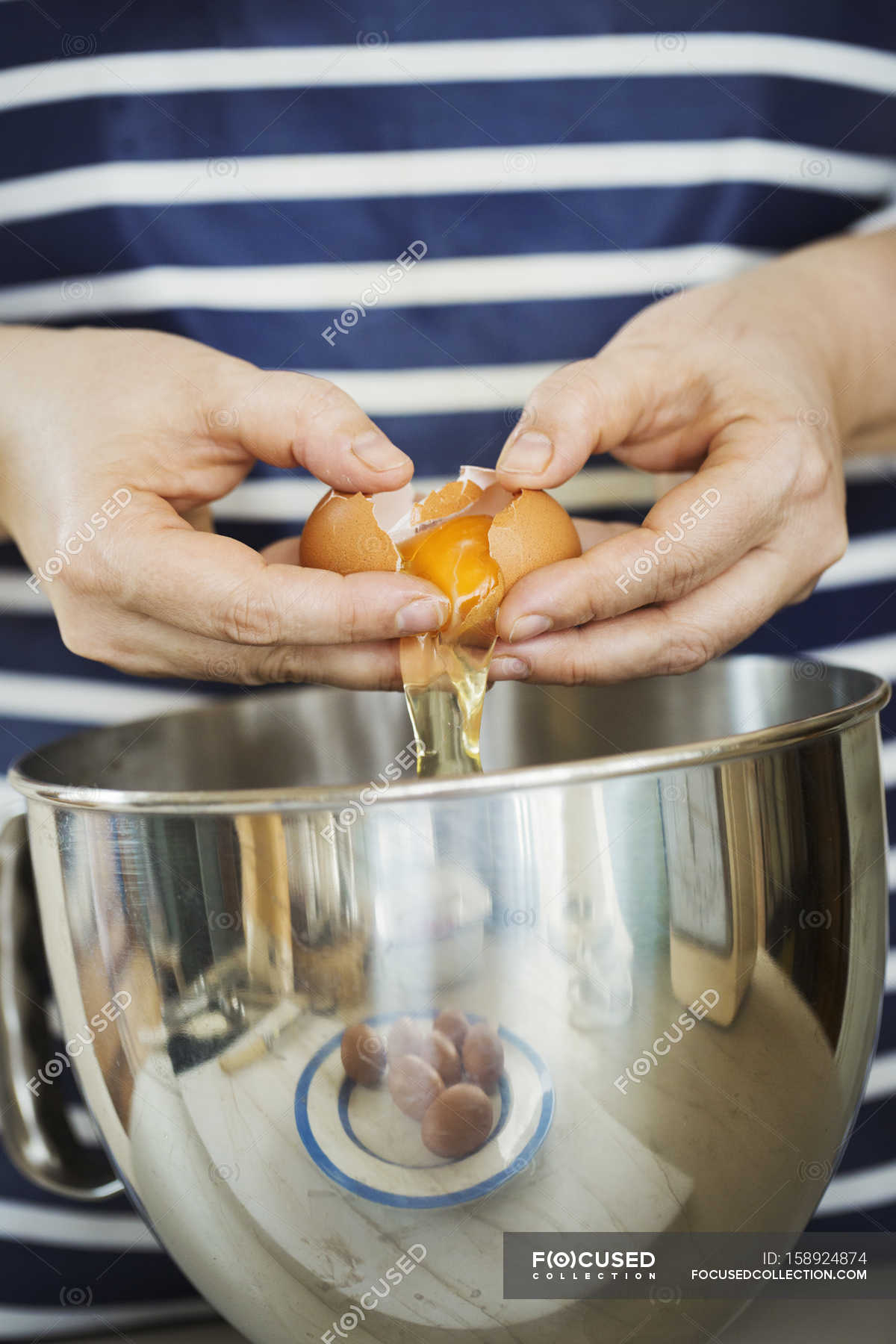Person separating egg — separating eggs, vertical Stock Photo
