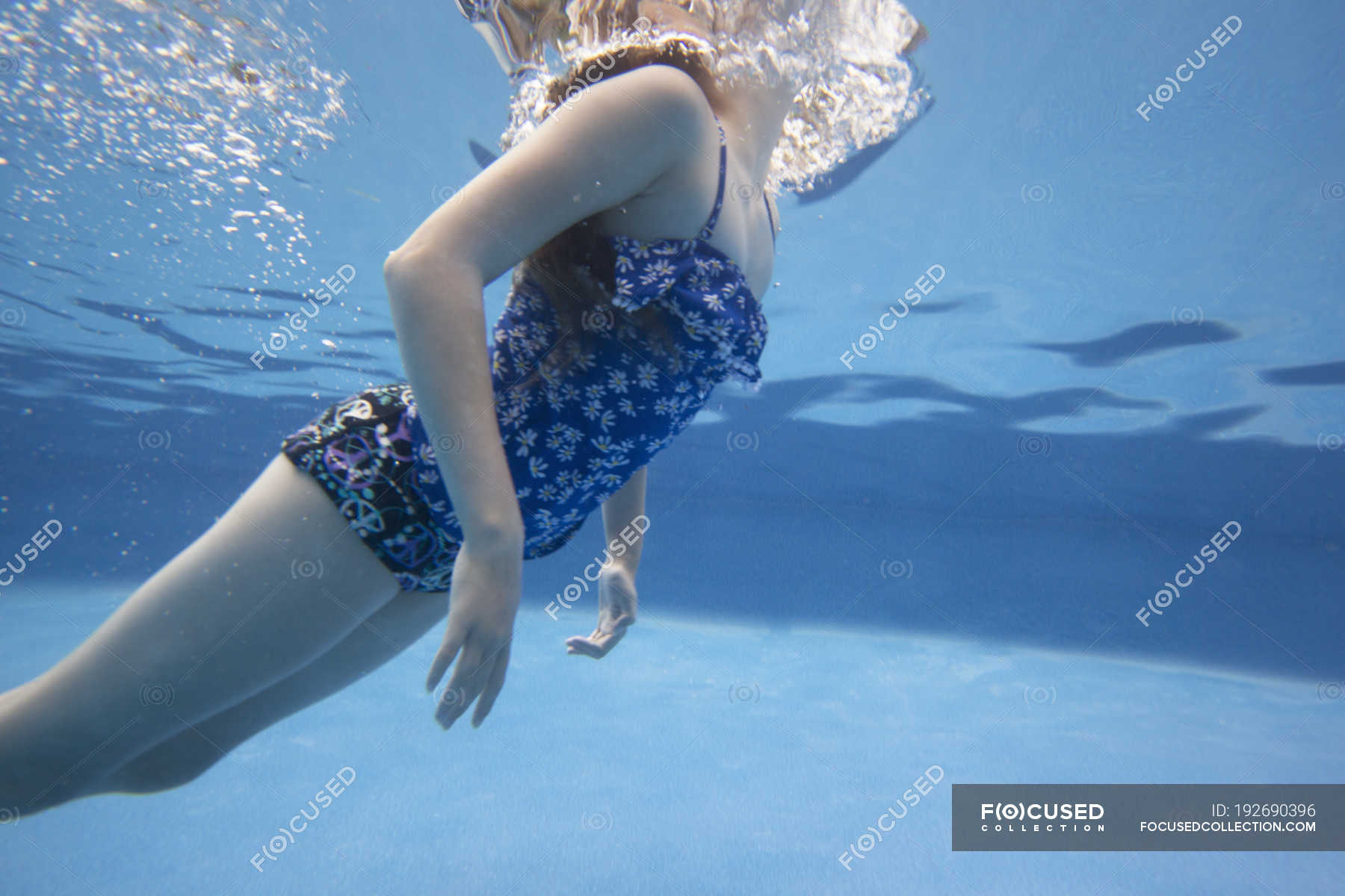 Стоковые видео по запросу Woman face underwater