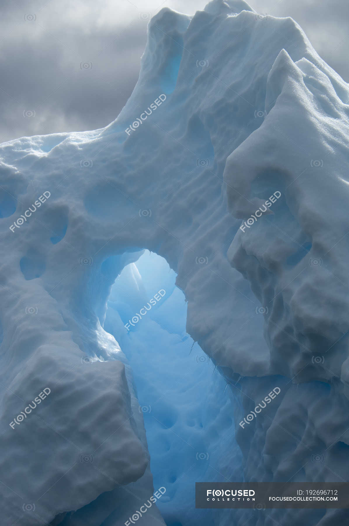 Здесь голубым. Пещеры Антарктиды. Антарктида пещера изо льда. Iceberg 2014. Ice picture.