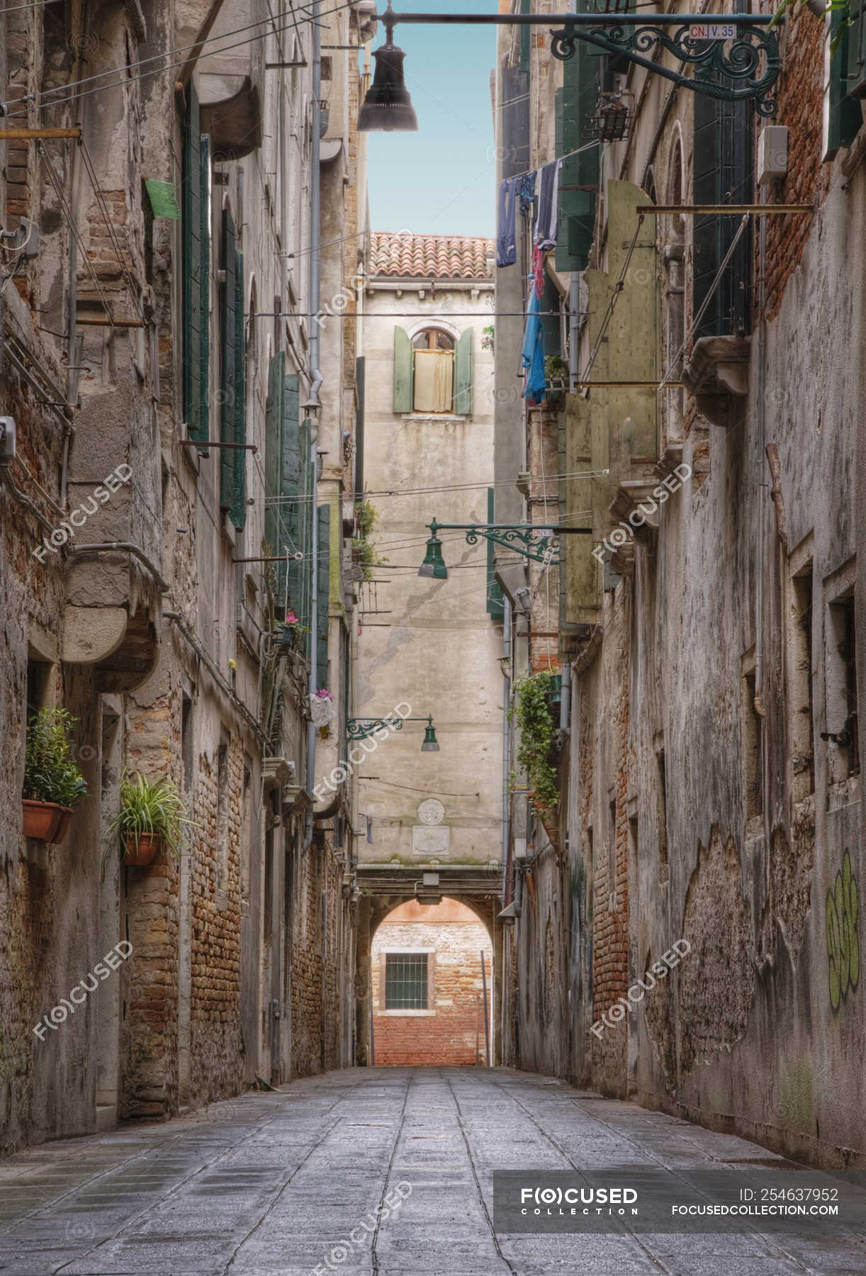 Alley between old world buildings in Venice, Italy, Europe — lifestyle ...