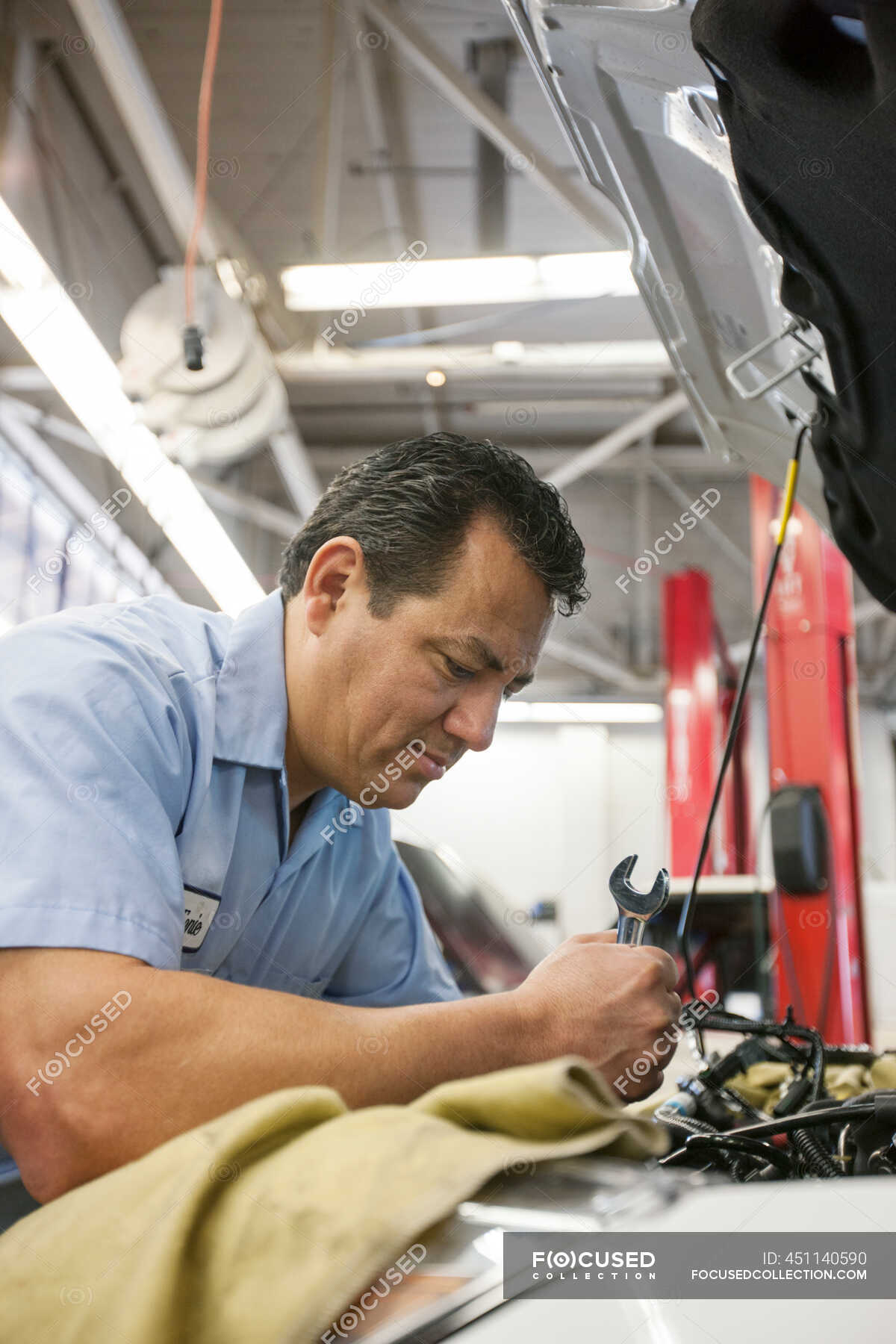 Skip The Wait: Find A Trusted Hispanic Mechanic Now - y6yhind