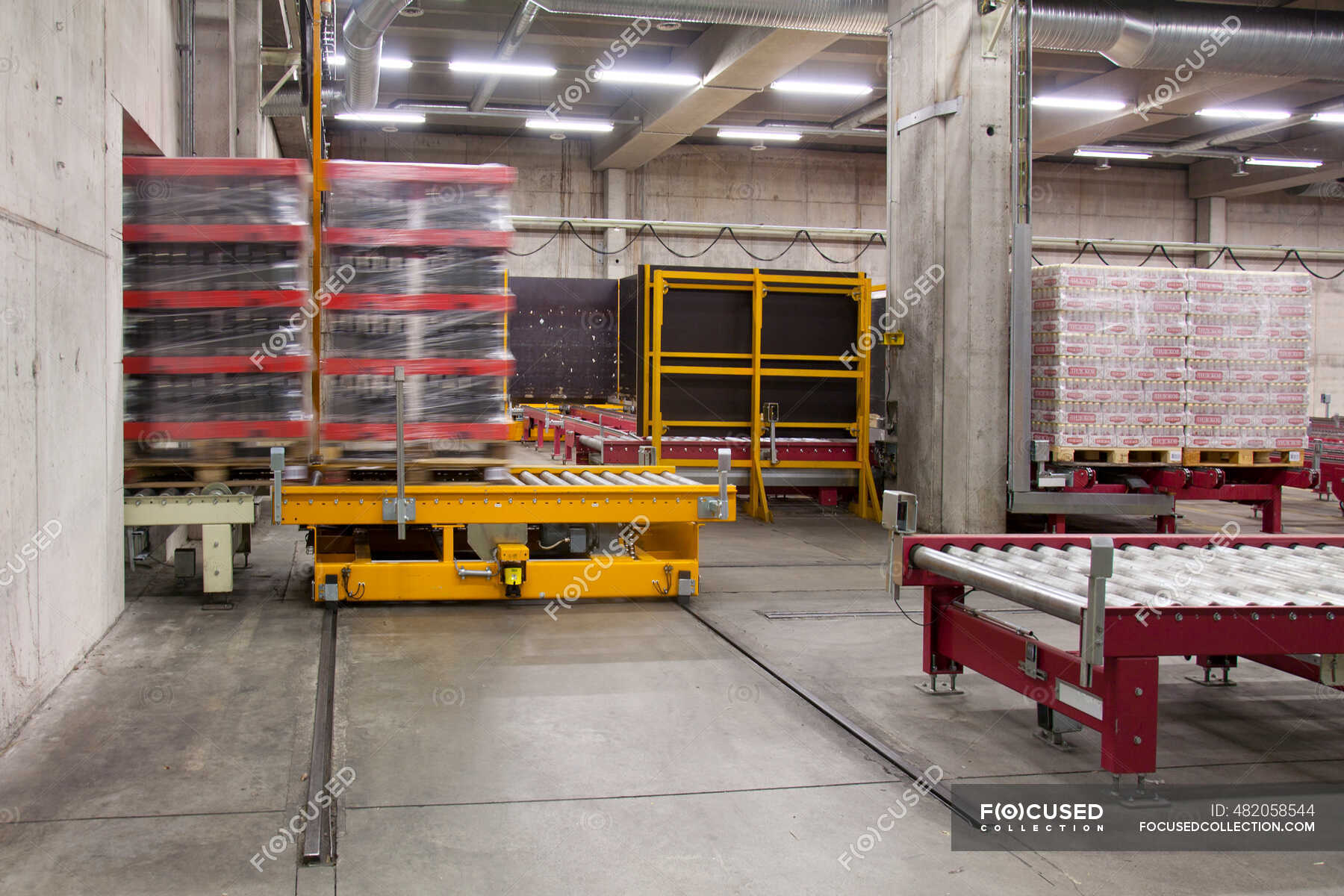 Warehouse and distribution centre for goods, platforms and pallets