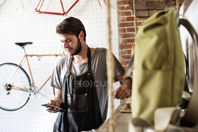Man  looking at his smart phone. — Stock Photo