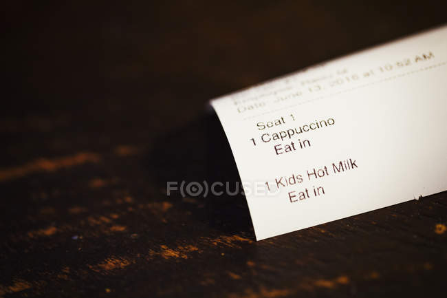 Receipt for two drinks. — Stock Photo