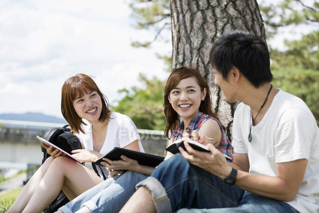 Asian friends in the park. — Stock Photo