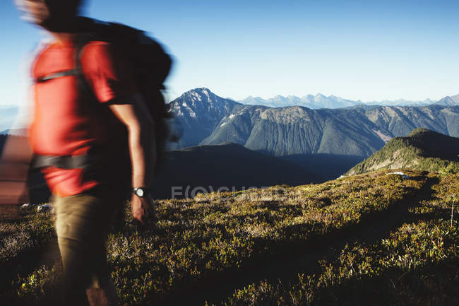View of man hiking on the grassland — Stock Photo
